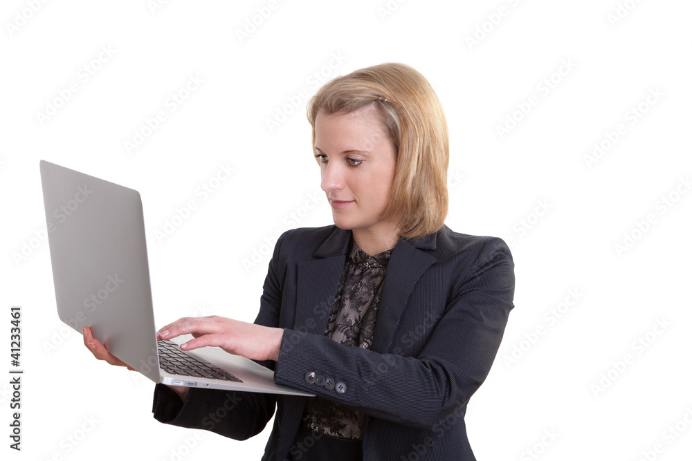 Junge Geschäftsfrau mit einem Notebook auf ihrer Hand Junge Geschäftsfrau mit einem Notebook auf ihrer Hand
