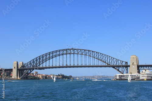 The famous Harbour bridge in Sydney © Leonard Zhukovsky