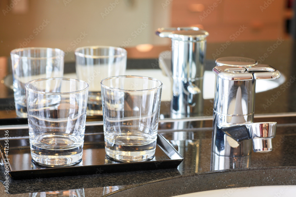 洗面所の蛇口 背景 ガラスコップ２個 Stock Photo Adobe Stock
