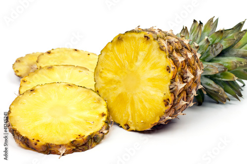 sliced pineapple ​​
