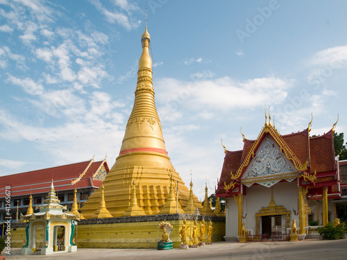 Wat Chumpon Khiri in Mae Sot, Thailand photo