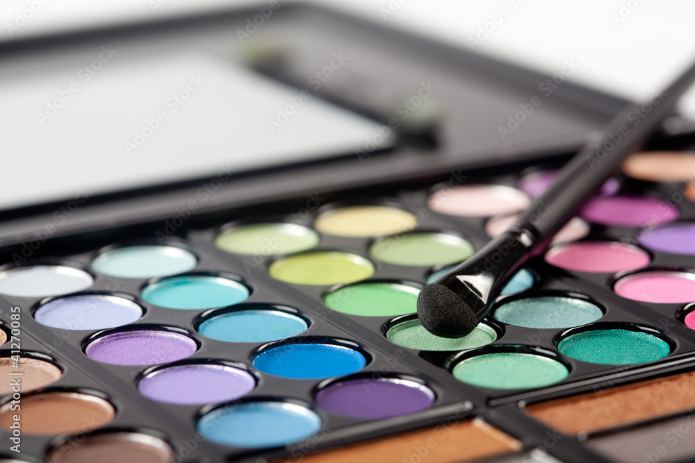 Eyeshadow Pallet and Brush Eyeshadow Pallet and Brush