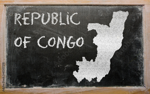 Φωτογραφία outline map of congo on blackboard