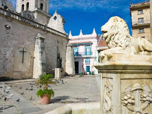 Canvas Print Fountain in the Square of San Francisco in Havana