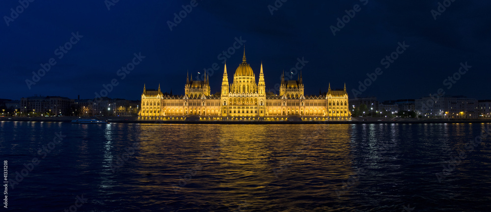 budapest parliament night panorama
