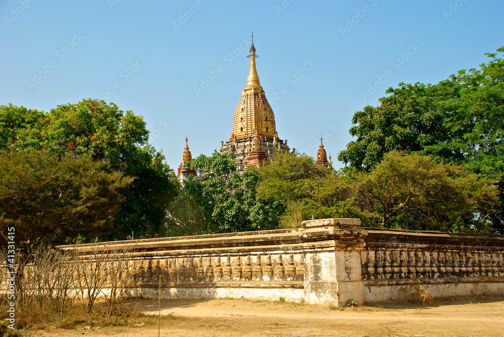 Naklejka premium Burmese temple