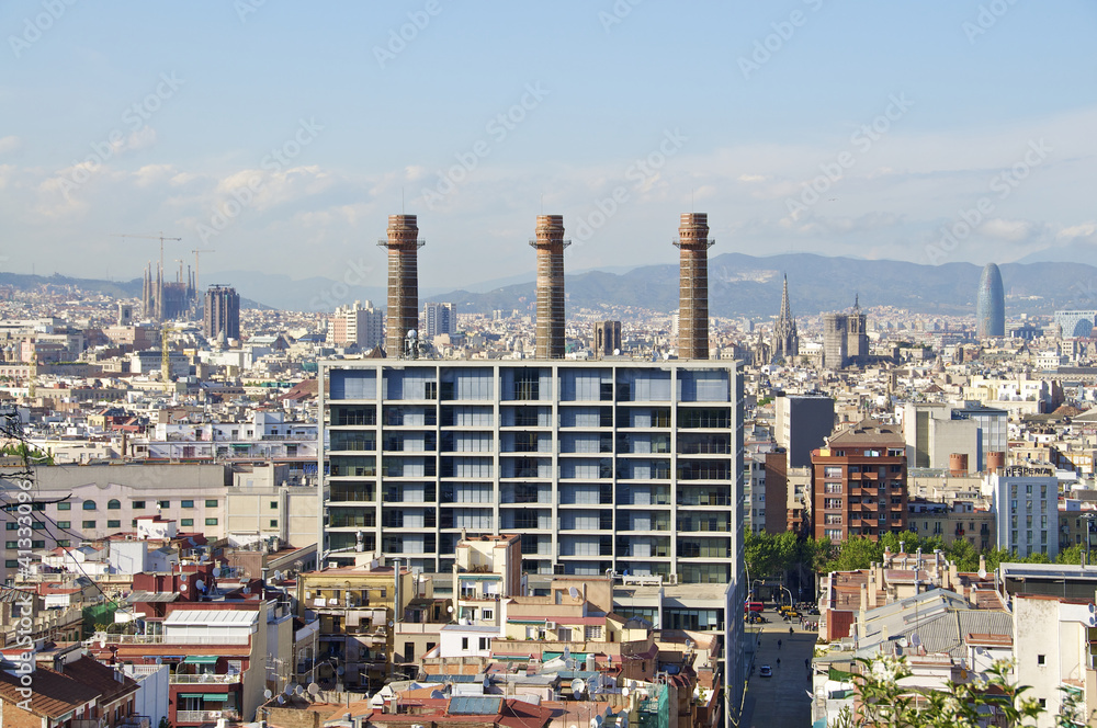 Naklejka premium Blick auf ein Bürohaus in Barcelona