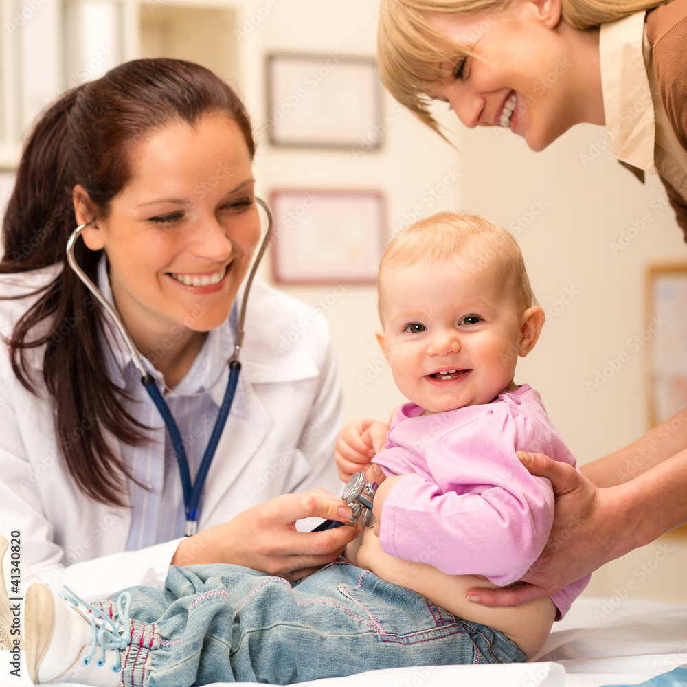 © CandyBox Images - Pediatrician examine baby with stethoscope