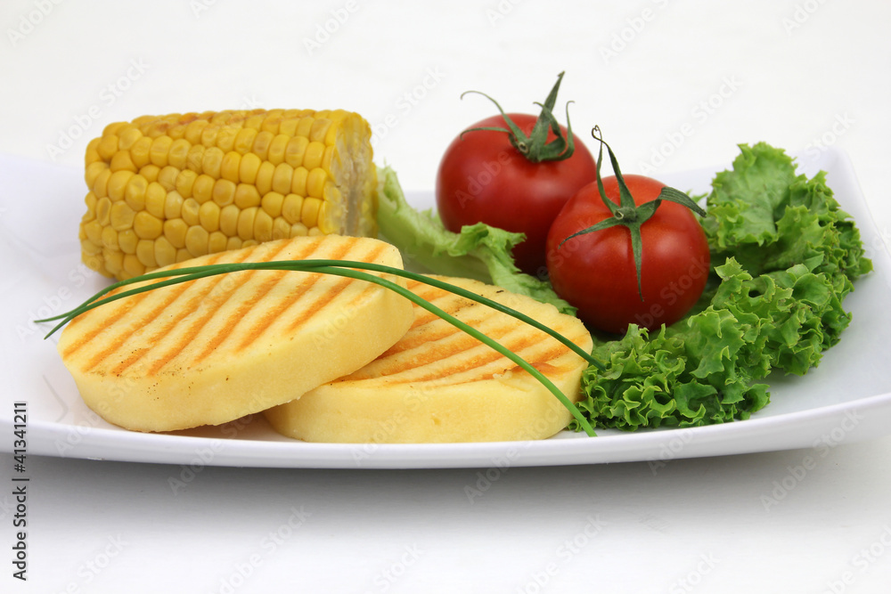 Grillkäse mit Salat Grillkäse mit Salat