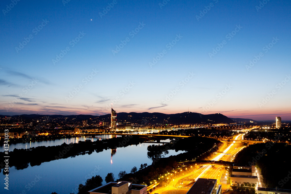 Wien an der Donau, Abendaufnahme