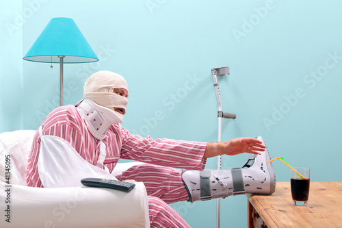 Fotografie Badly injured man recovering at home