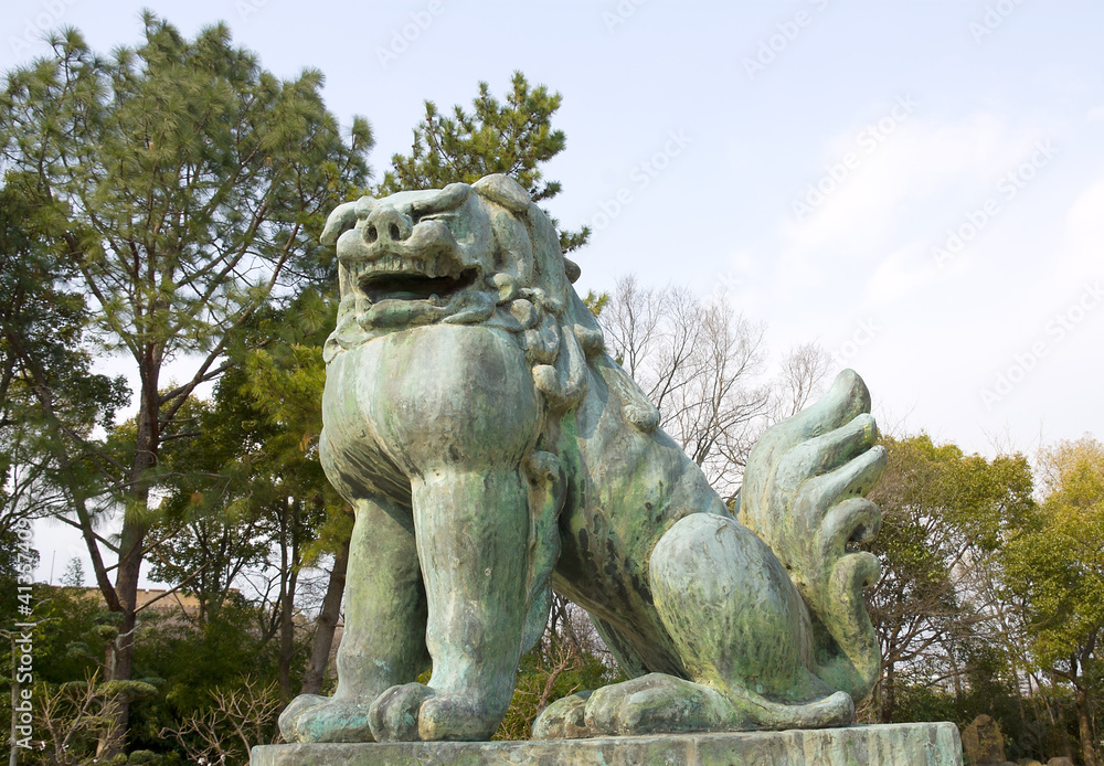 Dog guard komainu in Hokoku Jinja shrine