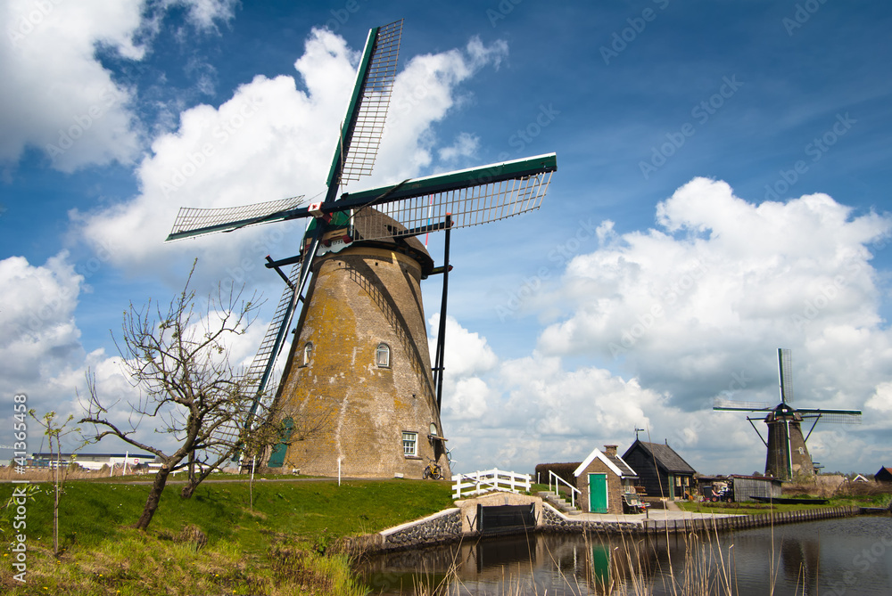  windmils near Kinderdijk, Netherlands 