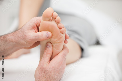 Patient receiving a foot massage © WavebreakmediaMicro