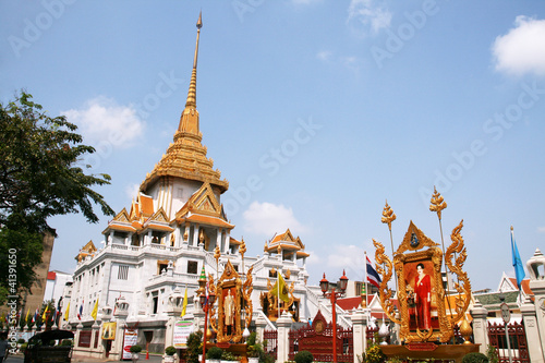 Wat Traimit in Bangkok Thailand photo