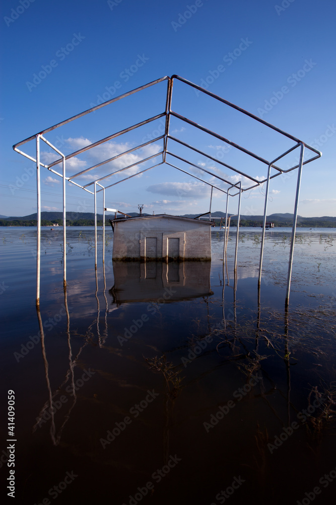 Fototapeta premium sunken boat