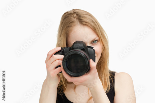 Fair-haired woman aiming with a camera © WavebreakmediaMicro