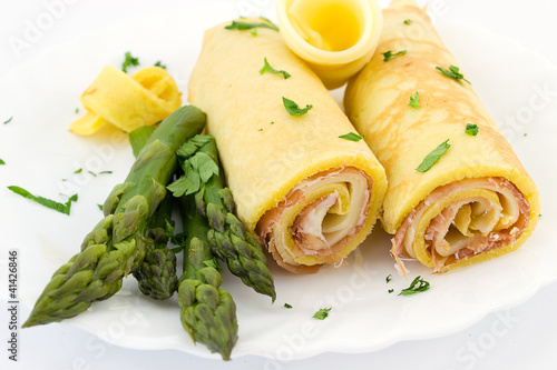 roll with ham, cheese and asparagus