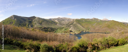 Cervera de Pisuerga reservoir, Palencia panoramic view