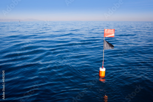 Valokuva Longliner and trammel net buoy with flag pole