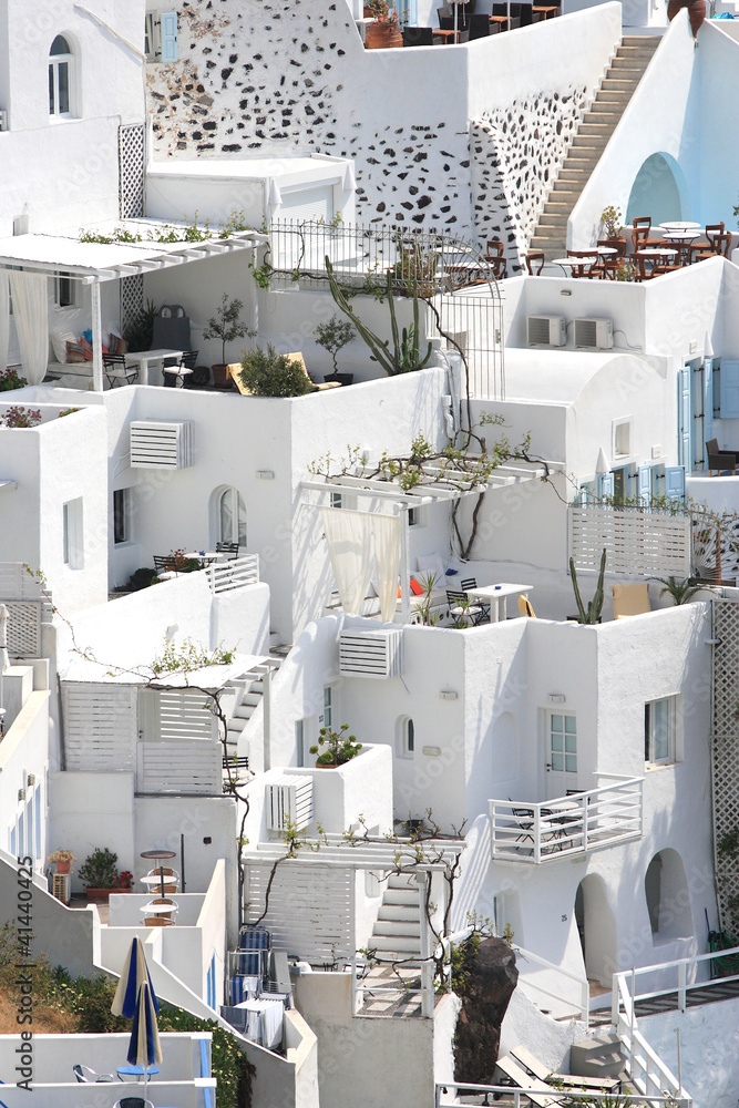 Naklejka premium Classical Greek architecture of the streets in Oia