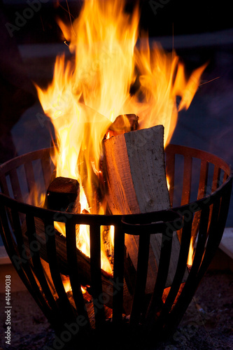 Lagerfeuer bei Nacht