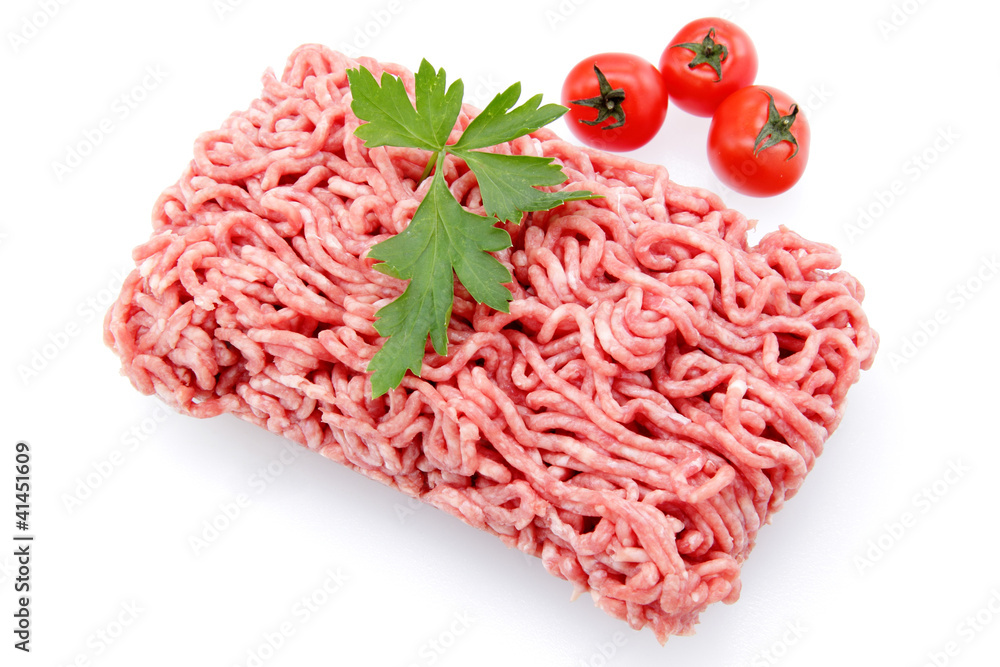 Fototapeta premium carne macinata su sfondo bianco