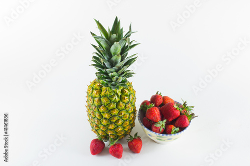 Fototapeta Naklejka Na Ścianę i Meble -  Pineapple and Strawberries
