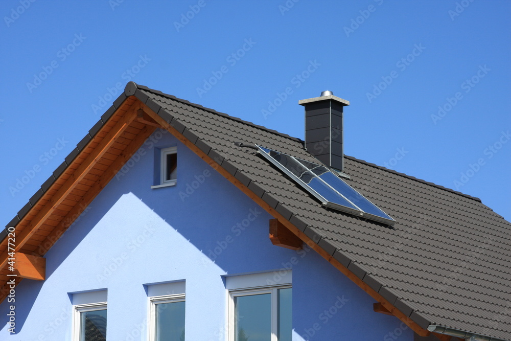 Hausgiebel mit Solaranlage