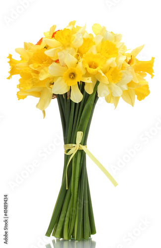 Valokuva beautiful bouquet of yellow daffodils isolated on white
