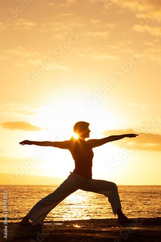 Fototapeta Naklejka Na Ścianę i Meble -  Silhouette of a Beautiful Yoga Woman at Sunset