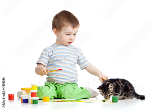 kid drawing paints with cat