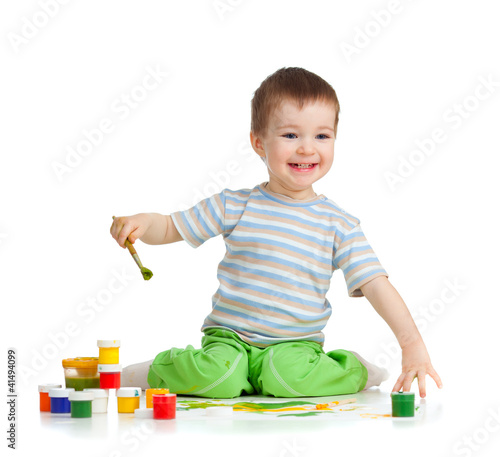 kid drawing with watercolor...