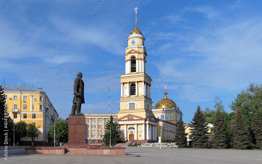 Monument to Lenin and Cathedral of the Nativity in Lipetsk