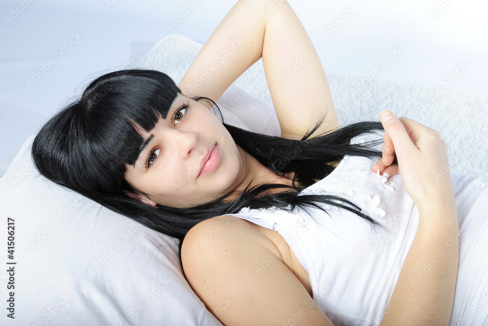 Obraz premium Beautiful girl brunette