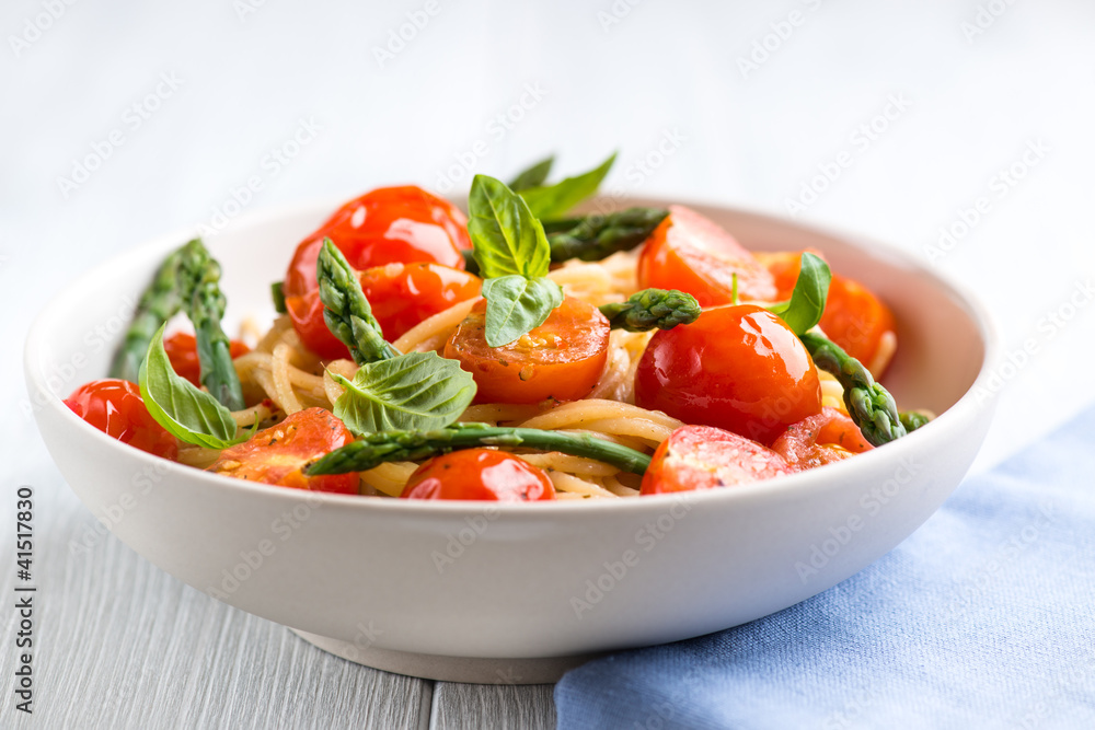 Spaghetti with Green Asparagus and Cherry Tomato Spaghetti with Green Asparagus and Cherry Tomato