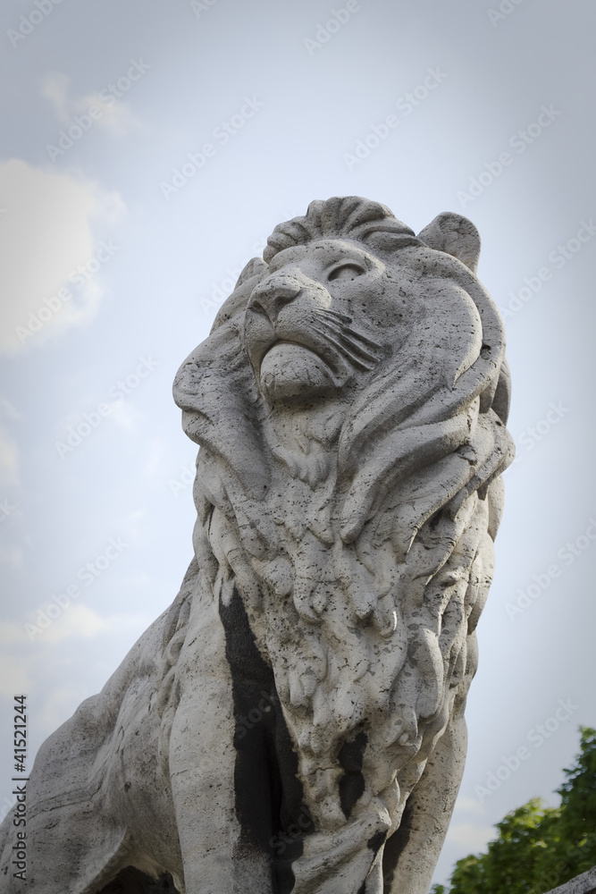 statua di leone a budapest