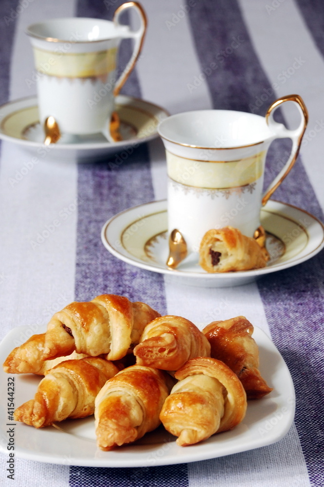 Rogaliczki z czekoladą (croissanty) Rogaliczki z czekoladą (croissanty)