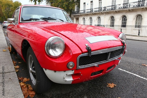 ancienne voiture rouge © Stephane Bonnel