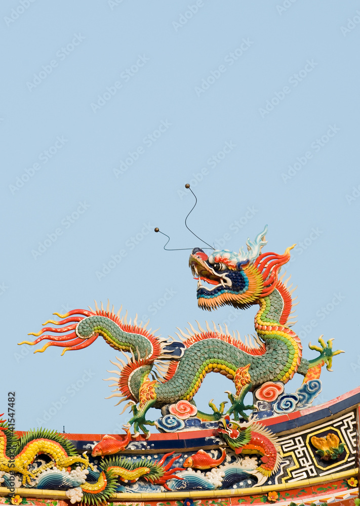 Fototapeta premium asian temple dragon