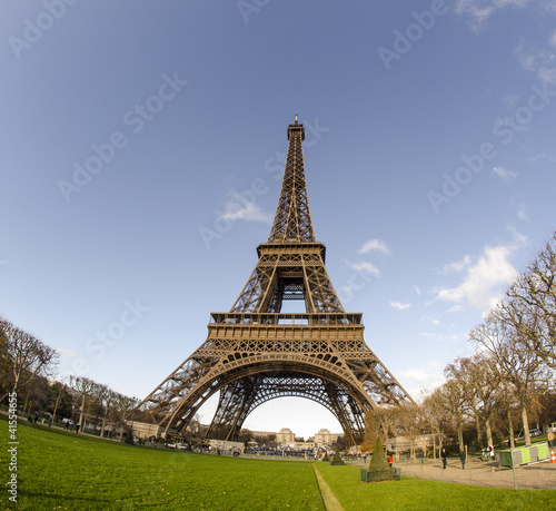 Winter view of Eiffel Tower in Paris © jovannig