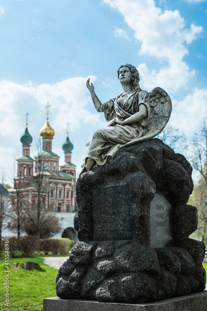 Могила жены генерала Мравинской Могила жены генерала Мравинской