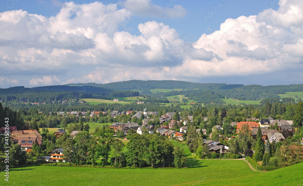 der bekannte Urlaubsort Hinterzarten im Schwarzwald der bekannte Urlaubsort Hinterzarten im Schwarzwald