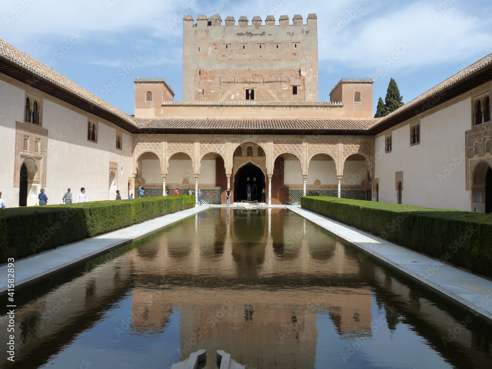 Fototapeta premium Innenhof der Alhambra