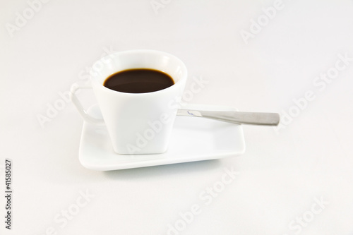 Caffe su fondo bianco