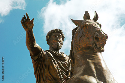 Statua di Marco Aurelio in Piazza del Campidoglio, Roma, Italia photo