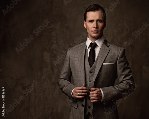 Cuadro en lienzo Man in grey suit.