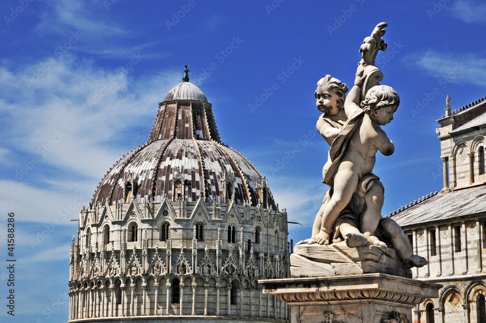 Pisa, piazza dei miracoli e battistero