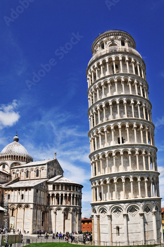 Pisa, piazza dei miracoli e torre pendente