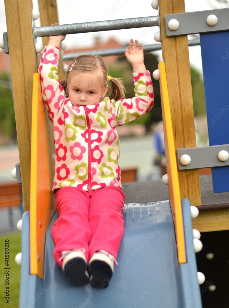 Fototapeta premium bébé jouant